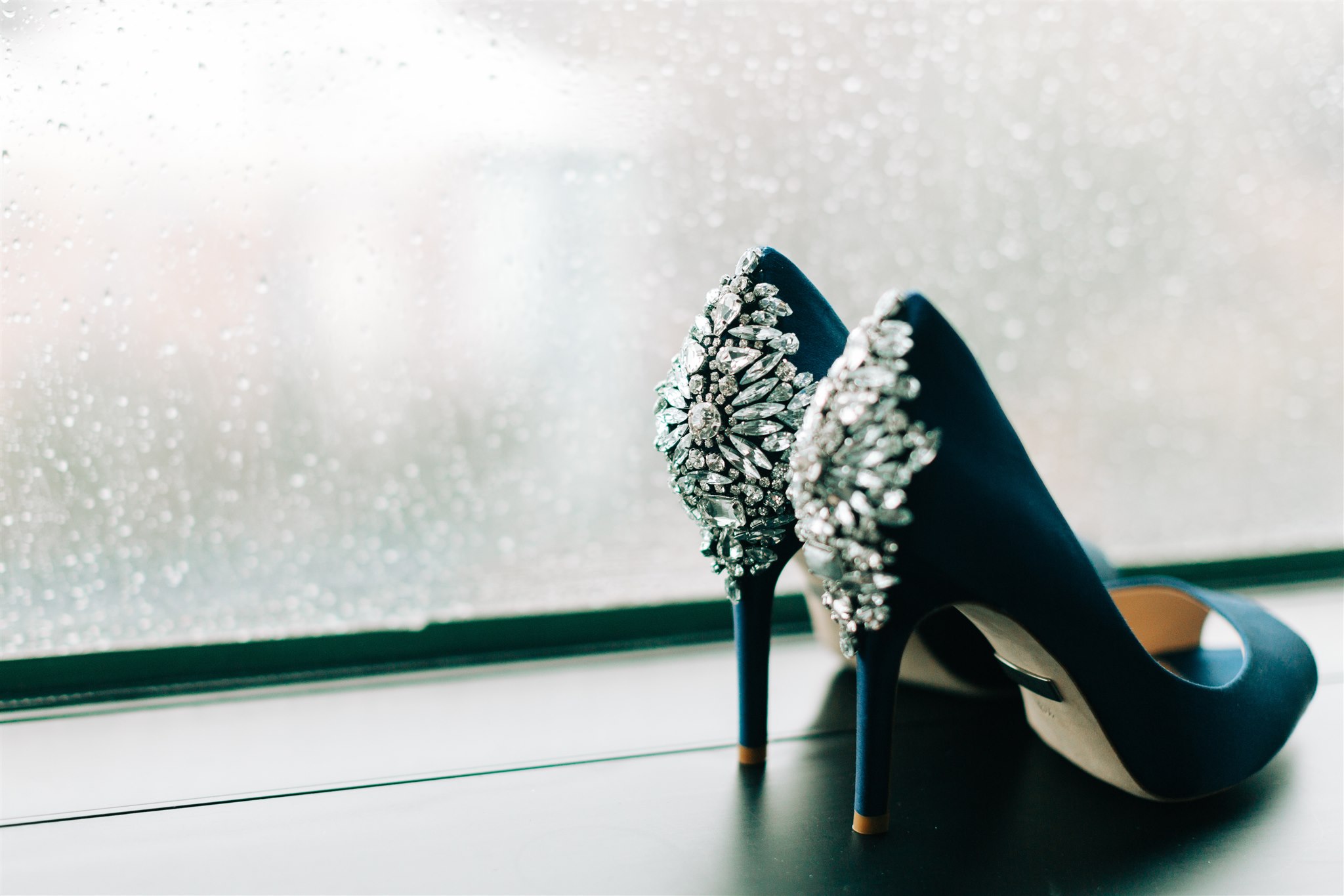 bride's green heels for rainy fall wedding