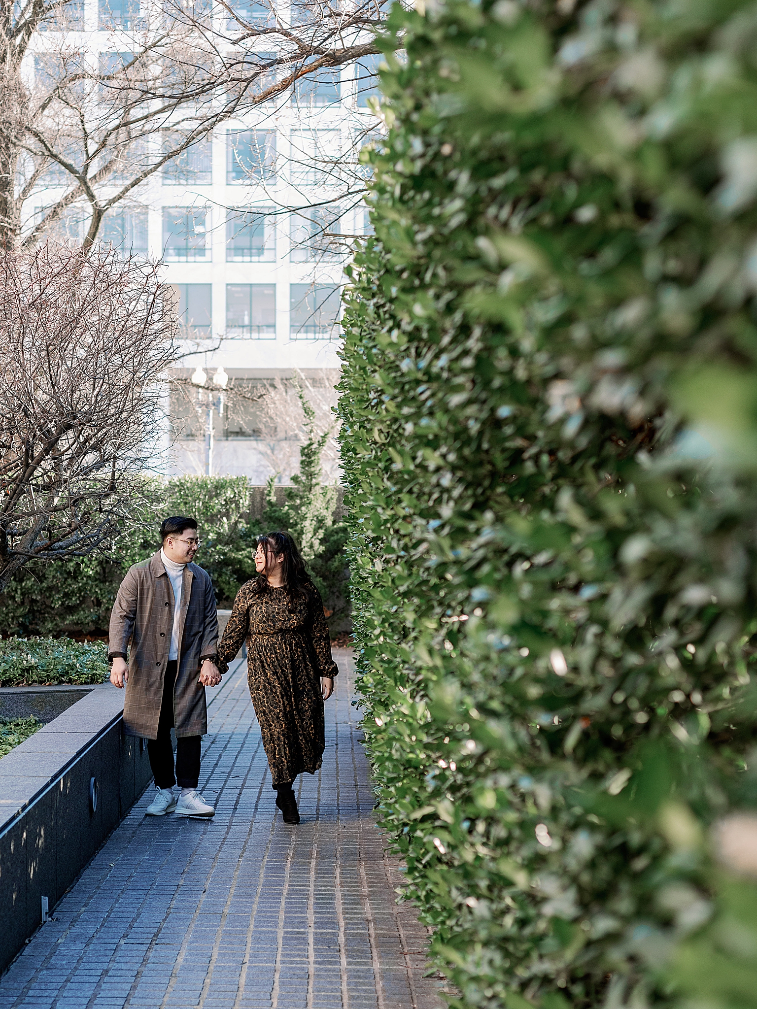 couple walks through gardens in Washington DC