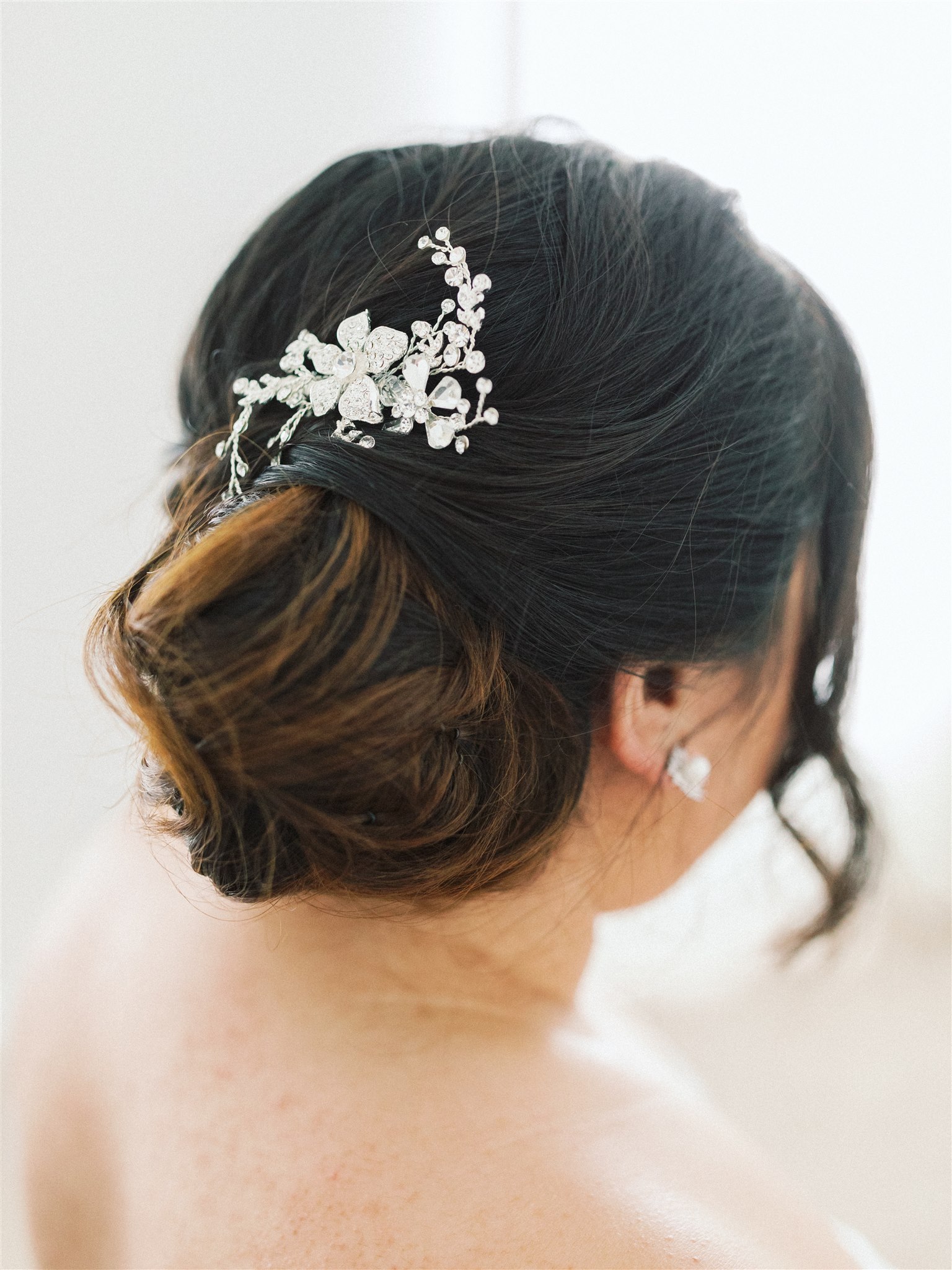 bride's elegant clip for hair on wedding day